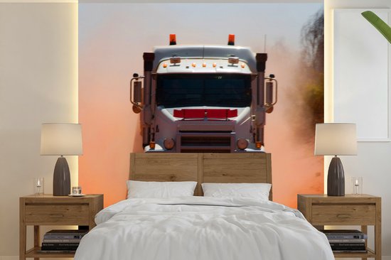 Behang - Fotobehang Vrachtwagen - Zand - Rood - Breedte 220 cm x hoogte 220 cm