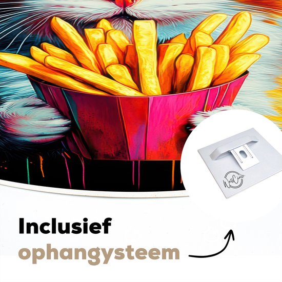 Close-up van een illustratie van een kat die een bak met patat vasthoudt. Inclusief ophangsysteem.
