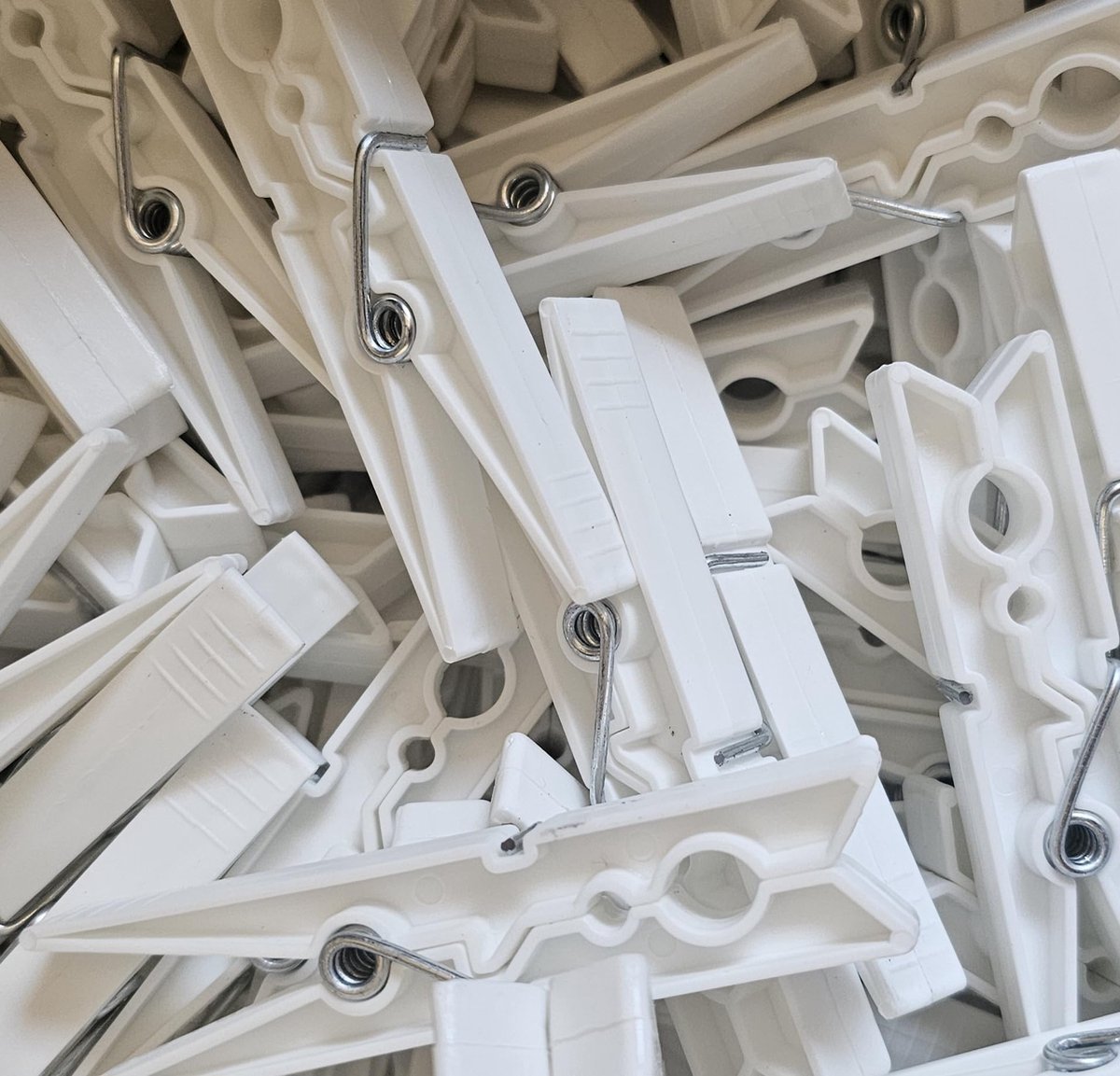 van 48 kleurrijke wasknijpers, zonbestendig, hoogwaardig hard plastic, verzinkte veer, made in EU, gemaakt in Griekenland, milieuvriendelijke doos (wit)