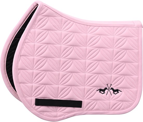 Roze zadeldekje met geometrische stiksels en zwarte rand. Twee paarden met gekruiste stokken logo.