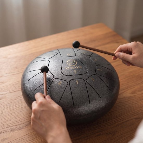 Yunava Handpan - 30 cm ø - Meteoriet - Steel Tongue Drum - Hand Klankschaal incl. Lesboek & Beschermtas - Hangdrum — afbeelding 2