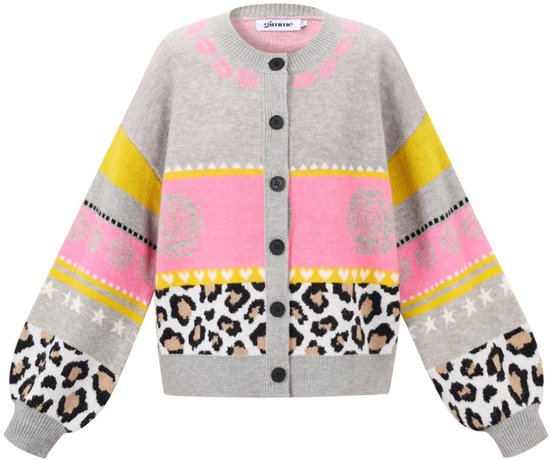 Grijze cardigan met roze, gele en zwarte strepen en dierenprint.