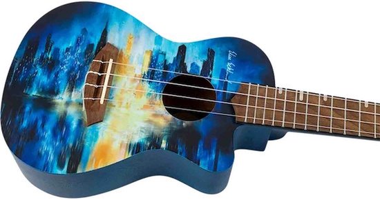 Ukulele met abstracte blauwe en gele print van een stad aan het water. Close-up van de klankkast met de brug en de snaren.