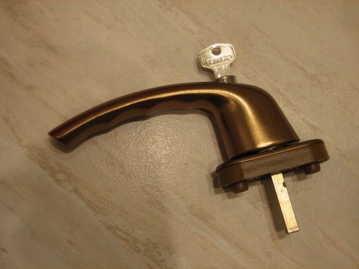 Hoppe Tokyo Raamklink met Sleutel - Oud Goud F4
