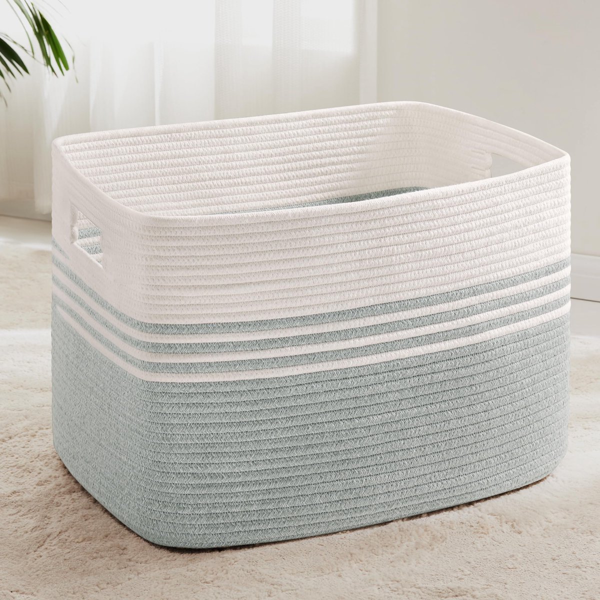 Famanu – Grote geweven wasmand van katoenkoord, 100L, opbergmand met handvatten voor dekens, kleding en speelgoed, 60x40x40 cm in wit en lichtgroen