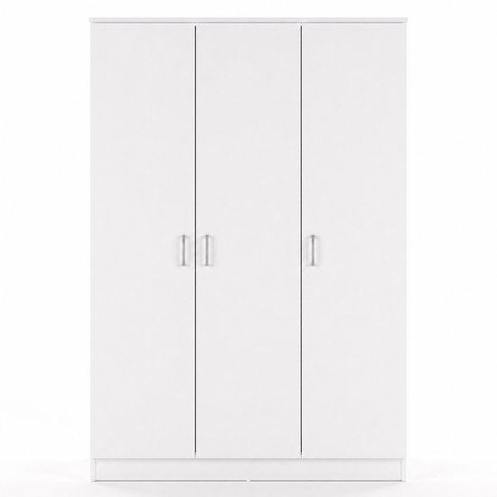 Gesloten witte driedeurs kast met zilveren handgrepen.