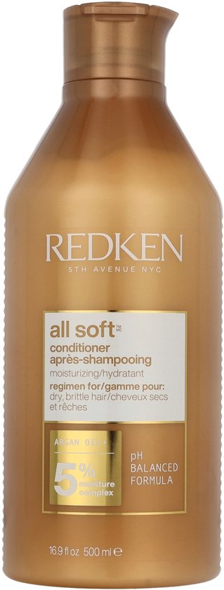 Redken All Soft après-shampooing dans une bouteille dorée avec des étiquettes blanches et dorées. "all soft conditioner moisturizing"
