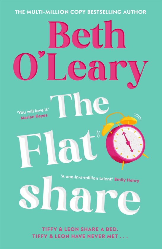 Boekomslag met de titel 'The Flatshare' door Beth O'Leary. Een rode wekker staat naast de tekst. TIFFY & LEON DELEN EEN BED.