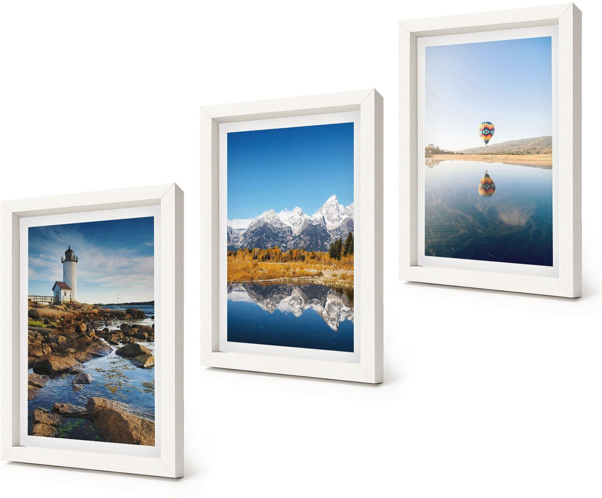 Coloray 3-Delige Schilderij Set - Uitzicht op de natuur met een vuurtoren, bergen, een meer en een ballon. - 20x30 - Moderne Wanddecoratie - Slaapkamer - Decoratieve Schilderijen