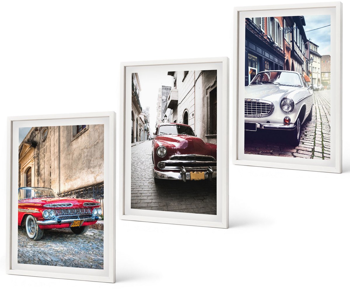 Coloray 3-Delige Schilderij Set - Klassieke Auto'S In Verschillende Kleuren Op De Straten Van De Stad. - 40 x 60 - Stijlvolle Muurdecoratie - Slaapkamer - Moderne Wanddecoratie