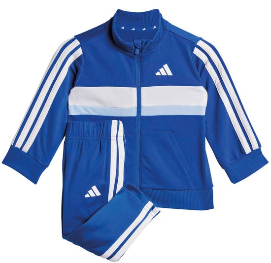Blauw trainingspak voor kinderen met witte strepen op de jas en broek. Jas met logo en gekleurde band.