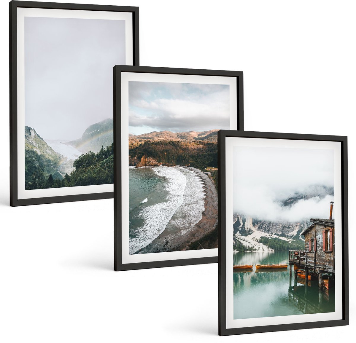Tulup 4-Delige Schilderij Set - Uitzicht op de bergen en het strand met wolken en water. - 40 x 60 cm - Moderne Wanddecoratie - Woonkamer