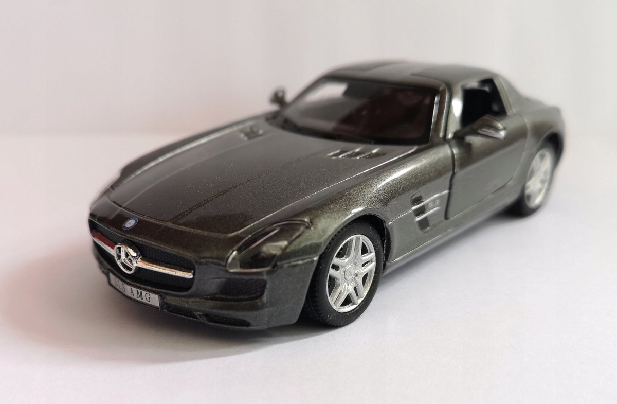 Kinsmart 1:36 Mercedes-Benz SLS AMG metalen modelauto