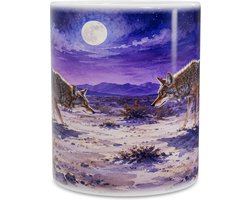 Mok met Coyote (Canis latrans) in de Woestijnnacht - Panorama Aquarel Koffiebeker - Cadeau voor Wildernis - en Natuurliefhebbers - Sfeervolle Toevoeging aan Thuiswerkplek en Keuken