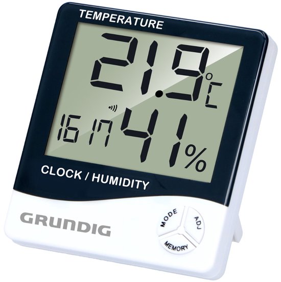 Witte en zwarte digitale thermometer met grote cijfers voor temperatuur (21,9°C) en luchtvochtigheid (41%). Toont ook de tijd (16:17). GRUNDIG logo.