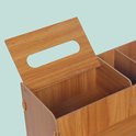 Detail van houten bureau organizer met klep voor tissuebox.