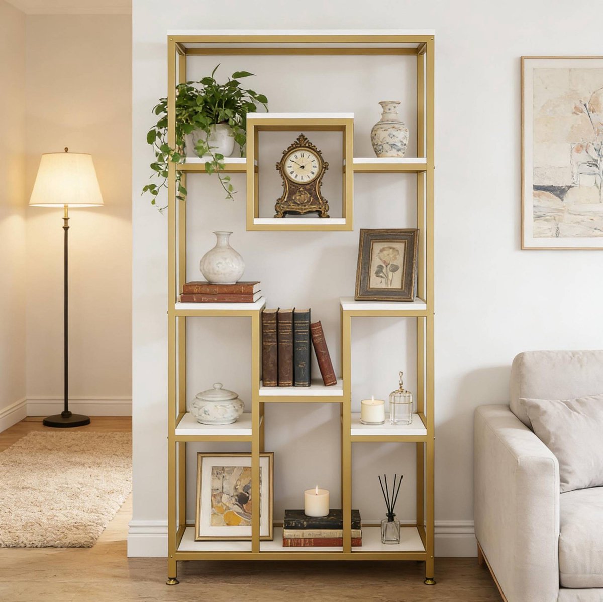 REDOM - Boekenkast - Geometrisch kubusdesign - 11 open vakken - Vrijstaand - Moderne stijl - Woonkamer of slaapkamer - Metaal en hout - Goud en wit - 90 x 34 x 182 cm