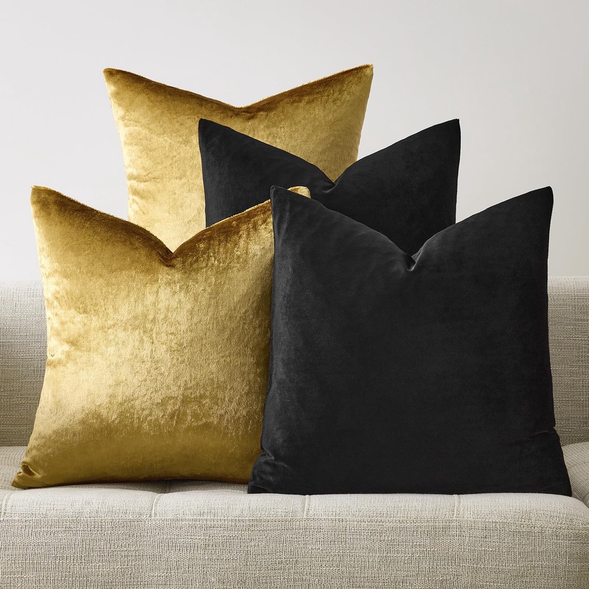 Omgoods - Set van 4 Fluweelzachte Kussenhoezen 50x50 cm Zwart Goud Decoratief