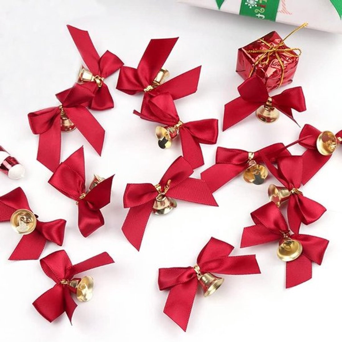 30 Stuks Kerststrikken met Bel voor Kerstboomdecoratie, Wreaths en Feestelijke Versieringen in Rood