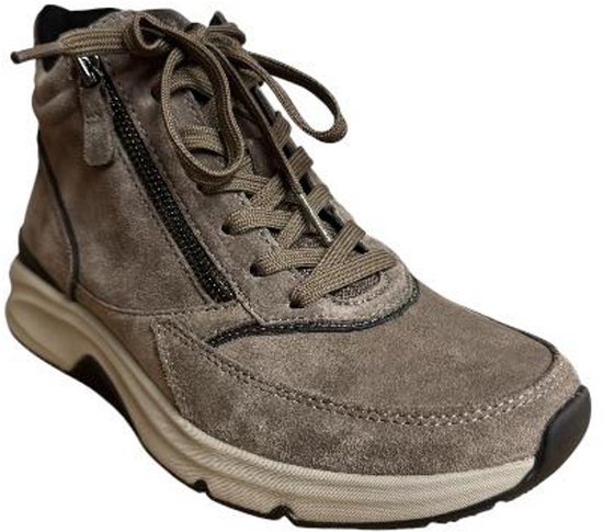 Beige suède halfhoge schoen met ritssluiting en veter. Grijze zool.