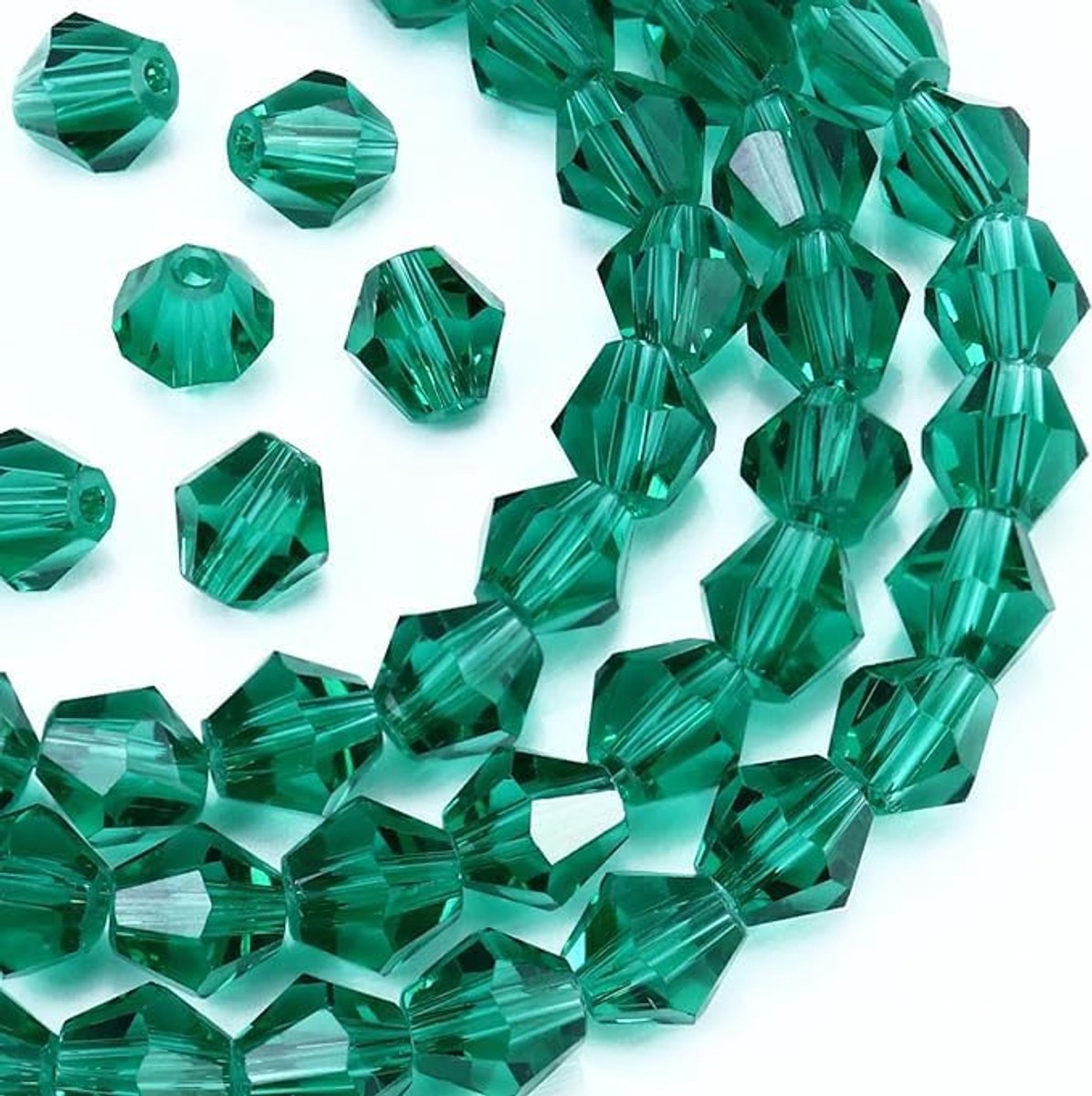 Kralen 4mm dubbele kegel Tsjechische kralen geslepen glaskralen glaskralen, Bicone Beads (smaragdgroen)