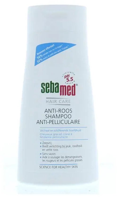 Witte Sebamed Anti-Roos Shampoo fles met rode en blauwe tekst. "Bewezen effectief" en "50% minder roos"