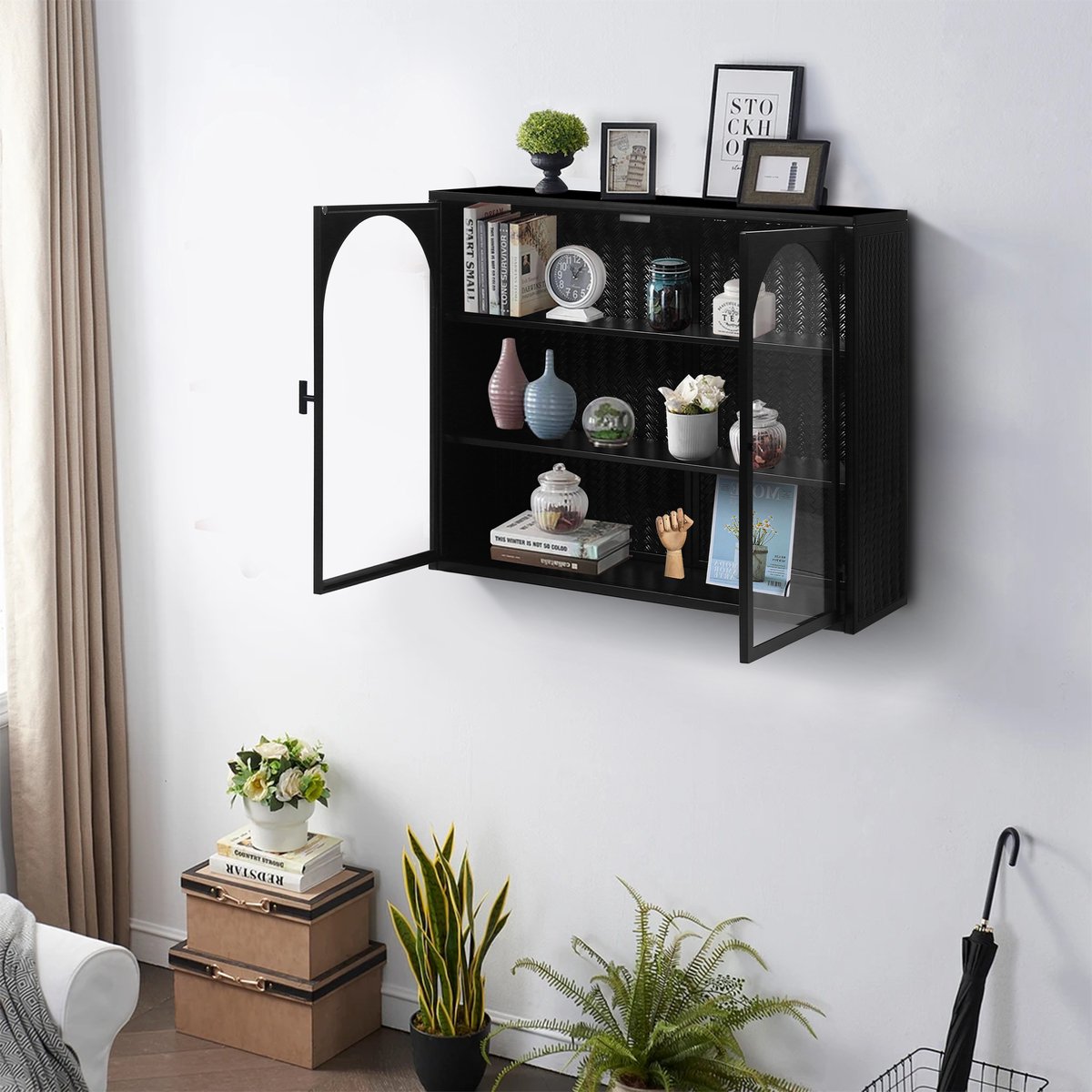 Wishdor - Wandkast - Glazen deuren - 3-laags opbergruimte - Modern - Voor hal woonkamer of badkamer - Metaal en gehard glas - Zwart - 70 x 23 x 60 cm