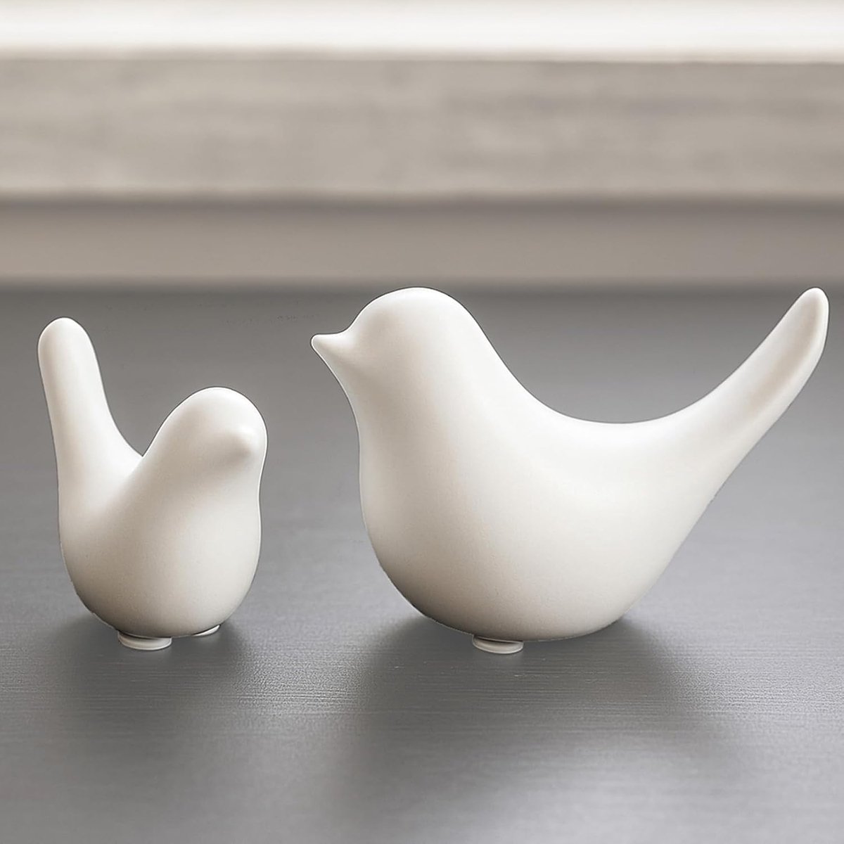 SnelShoppen - 2 Stuks Witte Porseleinen Vogel Figuren, Kleine Decoratieve Vogel Beelden, Moderne Minimalistische Vogel Sculpturen voor Plank, Bureau,