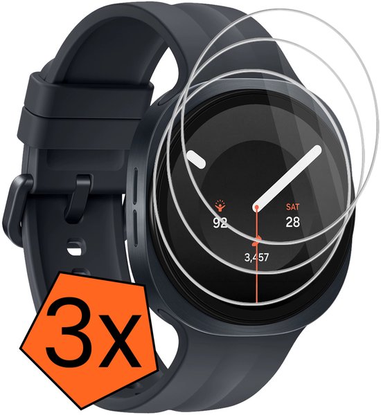 Een donkergrijze smartwatch met een screenprotector. Drie protectors worden getoond.