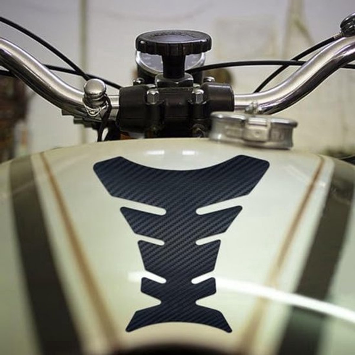 2 Stuks Brandstoftank Stickers - Carbon Fiber Bescherming - Zwart/Rood