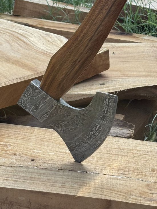 Prachtig afgewerkte bijl in Noorse Viking stijl van Damascus Staal, zowel handvat als bijlblad zijn met de hand afgewerkt van Prächtig — afbeelding 5