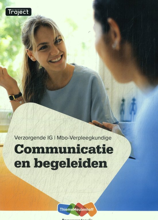 Twee lachende vrouwen kijken elkaar aan, met de tekst 'Communicatie en begeleiden'.