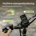 Close-up van een Fafrees e-bike stuur met LCD-scherm, snelheidsmeter en duimbediening.