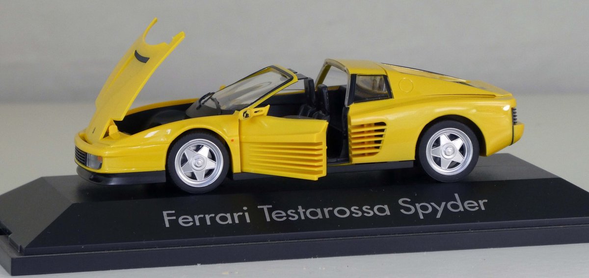 Modelauto Ferrari Testarossa Spyder yellow - Schaal 1:43