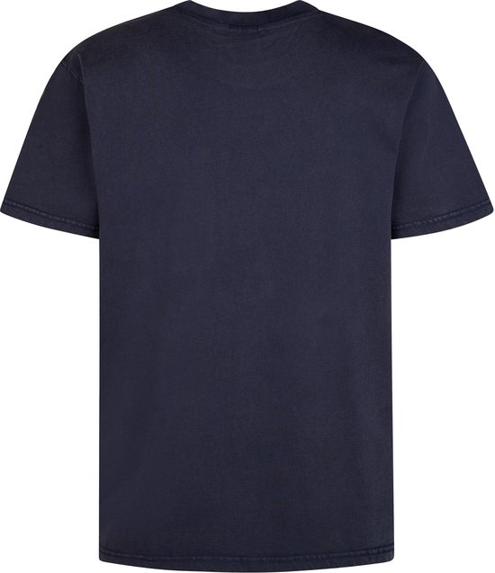 Achterkant van het donkerblauwe T-shirt met korte mouwen.