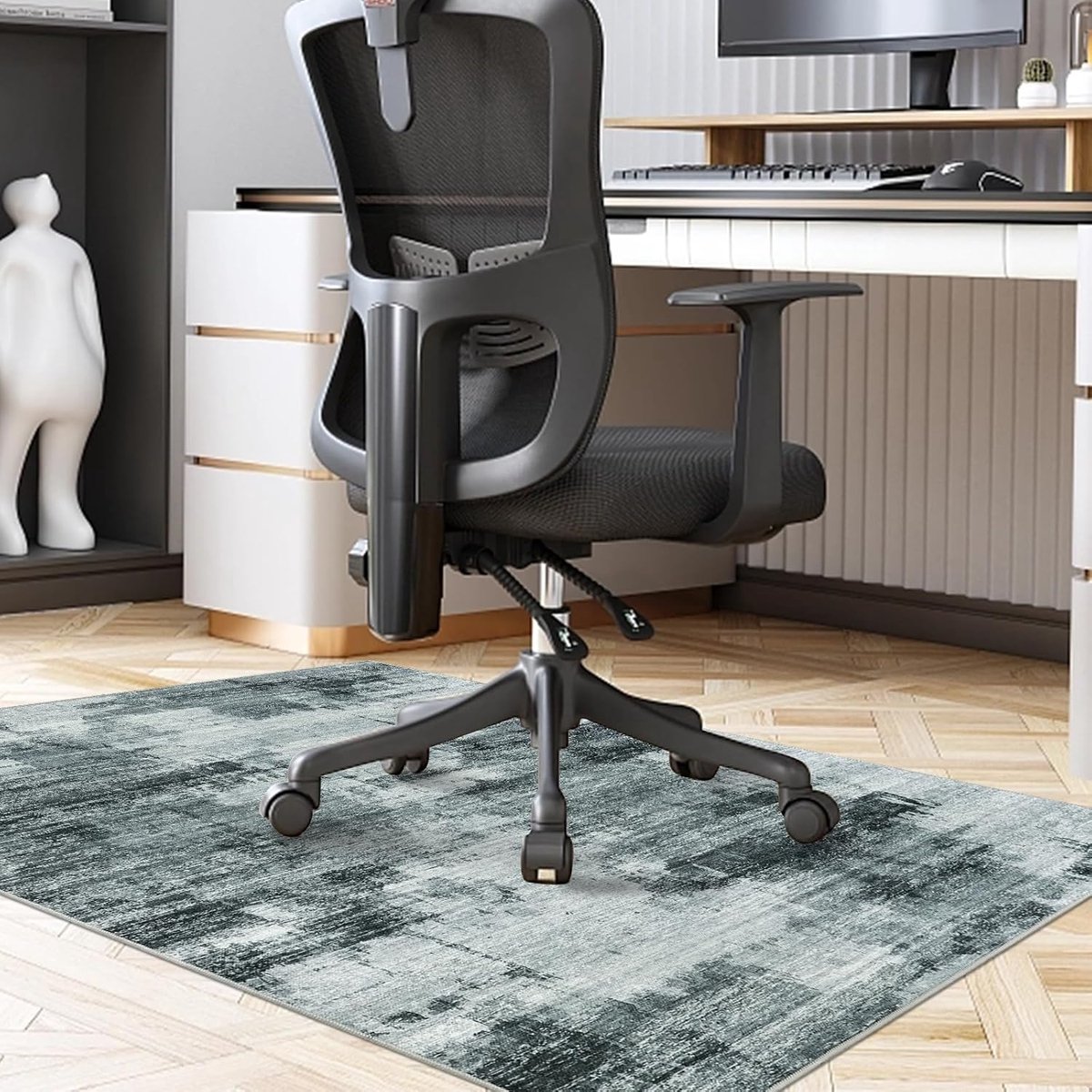 Bureaustoelmat voor tapijt, 90 x 120 cm hardhouten vloerbeschermer voor bureaustoel, antislip rubberen tapijtbeschermer mat voor thuiskantoor, machinewasbaar donkergrijs