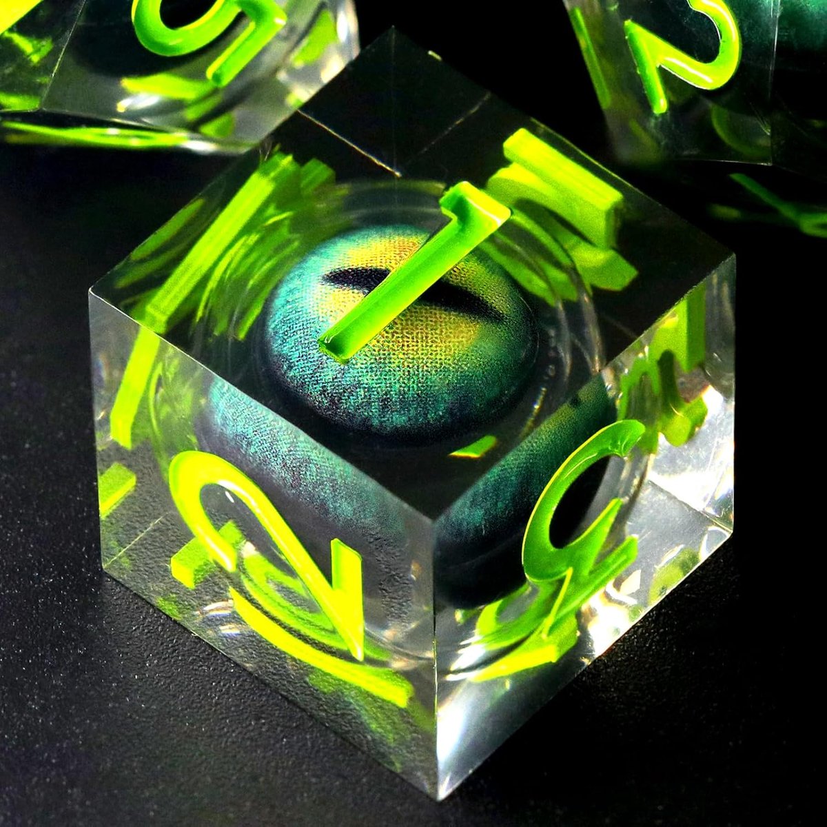 DND dobbelstenen set beweegbare drakenoog hars dungeons en dragons polyedrische DND-dobbelstenen 7 stuks speeldobbelstenen met geschenkdoos DND dobbelstenen set (drakenoog groen)