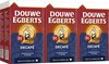 Drie rode verpakkingen van Douwe Egberts Decafé koffie naast elkaar. Elke verpakking heeft een blauwe band met bloemmotief.