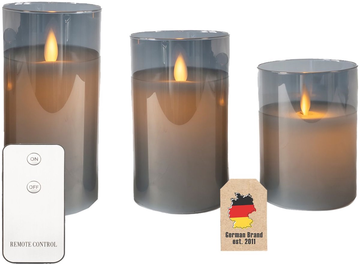 Intirilife 3x Kaarsen vlamloze LED-kaarsen van was in glas in Rokerig Grijs - 7.4 x 15 /12.5 / 10 cm - Batterij-aangedreven stompkaarsen met afstandsbediening, decoratie-idee