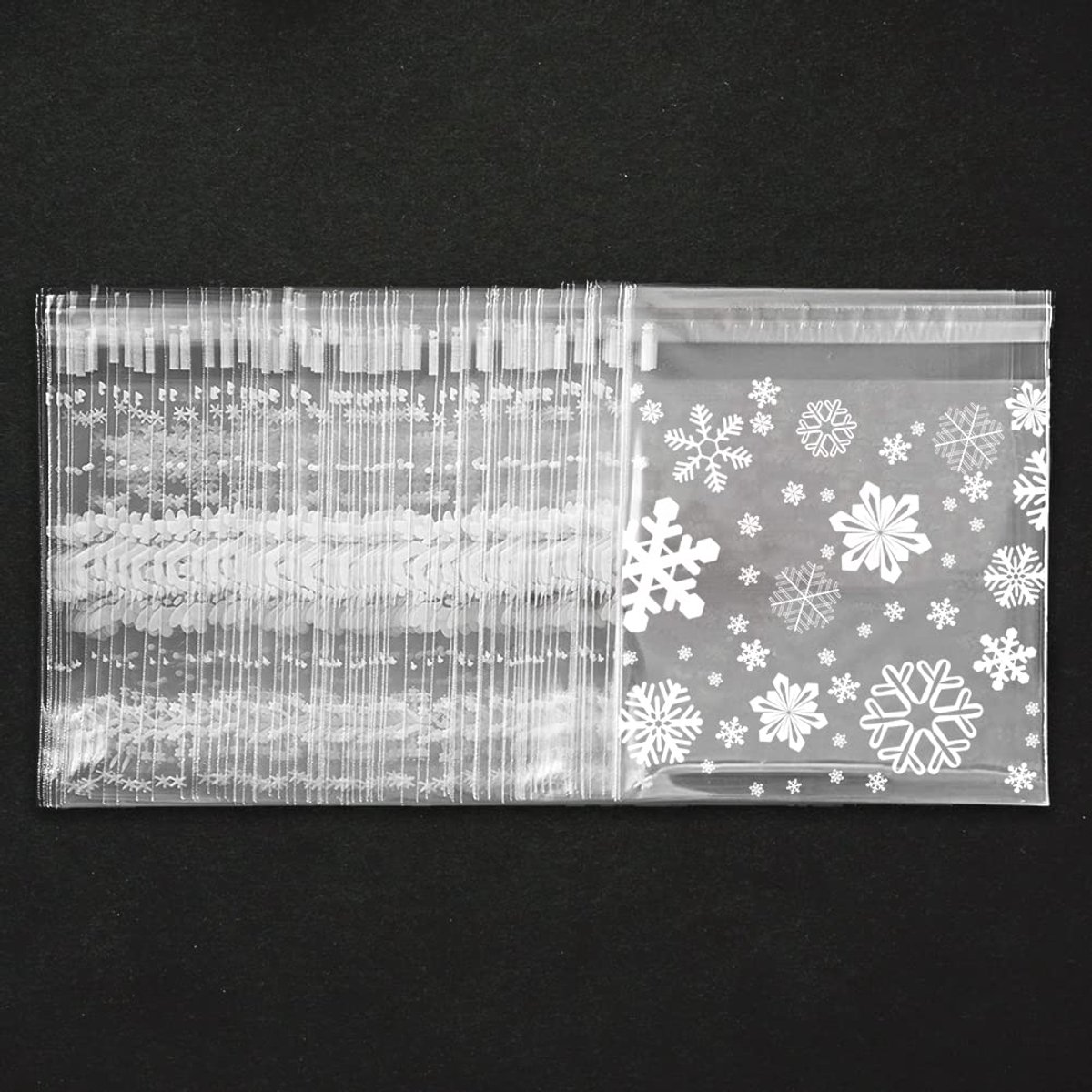 Dailygoods- Cellofaanzakjes 100 stuks - Transparant - Zelfklevend - Bodemzakjes - Kerstzakjes - Sneeuwvlok patroon - Lichtgewicht kunststof - Koekjeszakjes