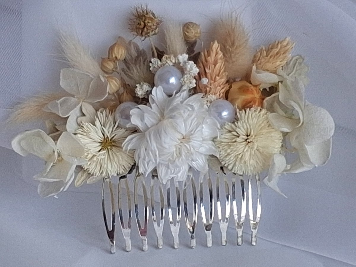 Modern en romantische bruidshaarkam, boho haaraccessoire met gedroogde en gestabiliseerde natuurlijke bloemen, voor boho bruiloft en feestelijke gelegenheid/ bruidsspeld