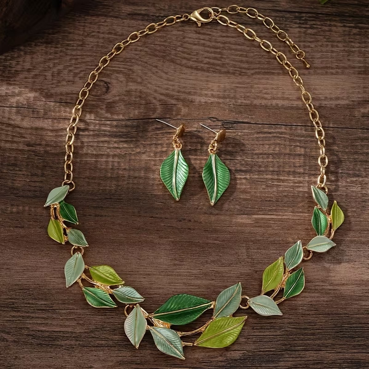 My Sweet Romance® 2-delige Sieradenset – Gold Ketting & Oorbellen met Emaille Details