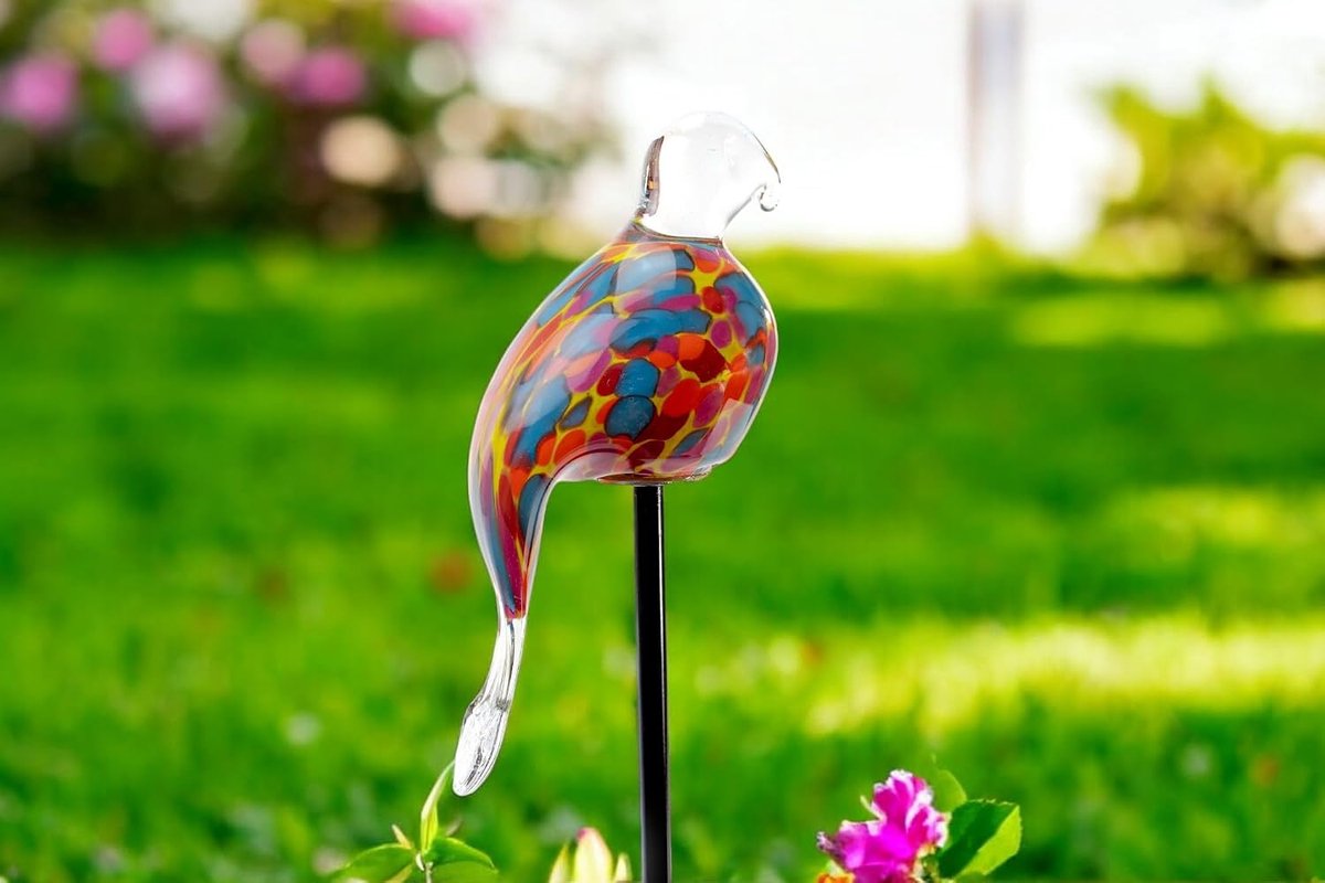 Tuinsteker met Vogel - Rood Blauw Geel - Handgemaakt glas - Oranje - Vogel op stok - Tuindecoraties - Tuindeco voor buiten - Tuin decor - Dieren voor buiten