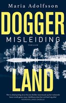 Boekomslag Doggerland Misleiding thriller van Maria Adolfsson, met donker bos en water.