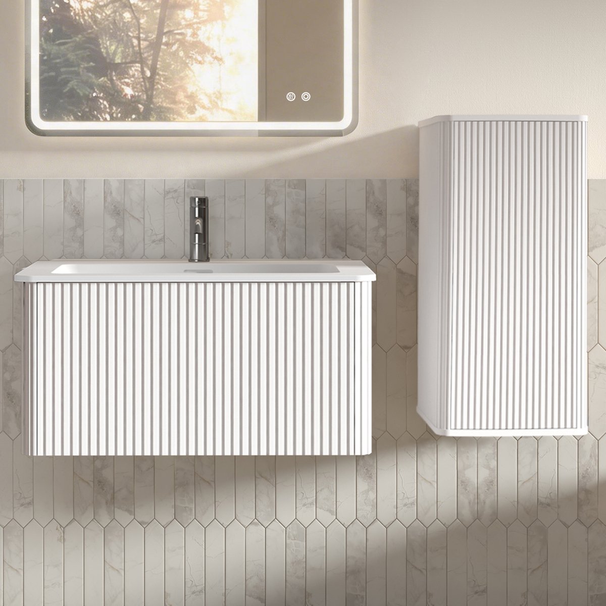 Badkamermeubelset met wastafel en hoge kast - Complete opbergset voor kleine badkamer - 80 cm - Wit - Verticale groeven - Voorgemonteerde wastafelkast - Hangend en ruimtebesparend