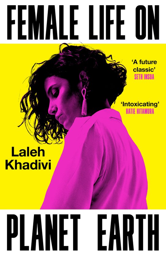 Boekomslag met de titel 'FEMALE LIFE ON PLANET EARTH' door Laleh Khadivi, met een portret van een vrouw.