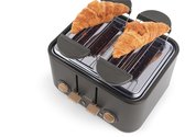Salter broodrooster met 4 brede sleuven, in donkergrijs met gouden knoppen, twee croissants roosteren erin.