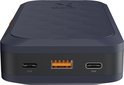 Zijaanzicht van een donkergrijze Xtorm powerbank met twee USB-C poorten (35W) en een USB-A poort.