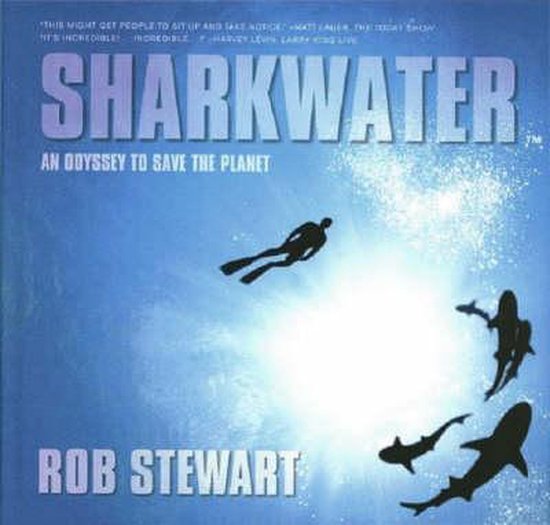 Boekomslag Sharkwater: Een duiker zwemt onder water met haaien. Tekst: SHARKWATER, AN ODYSSEY TO SAVE THE PLANET, ROB STEWART.