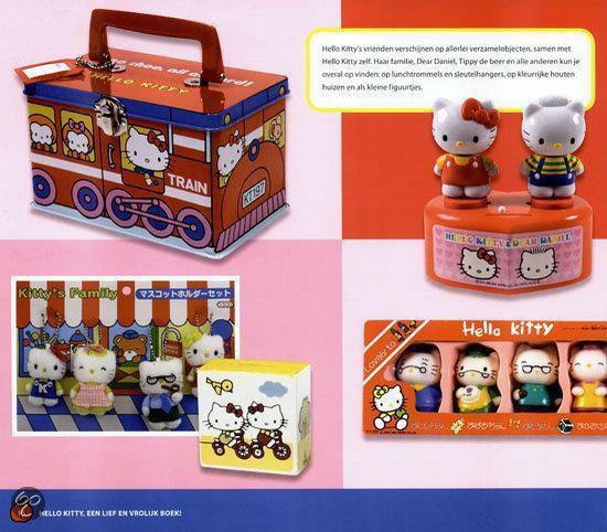 Hello Kitty speelgoed trein blik, poppetjes op een rode standaard en speelgoed doos met poppen.